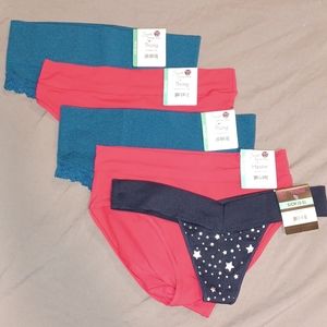 Lot of 5 Pair of Women's Panties. Size Sm